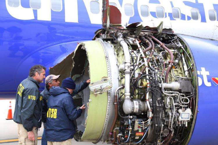 The US Department of Aeronautics Announces the Screening of 220 Engine Aircraft after a Window Crash and the Death of a Female Passenger.